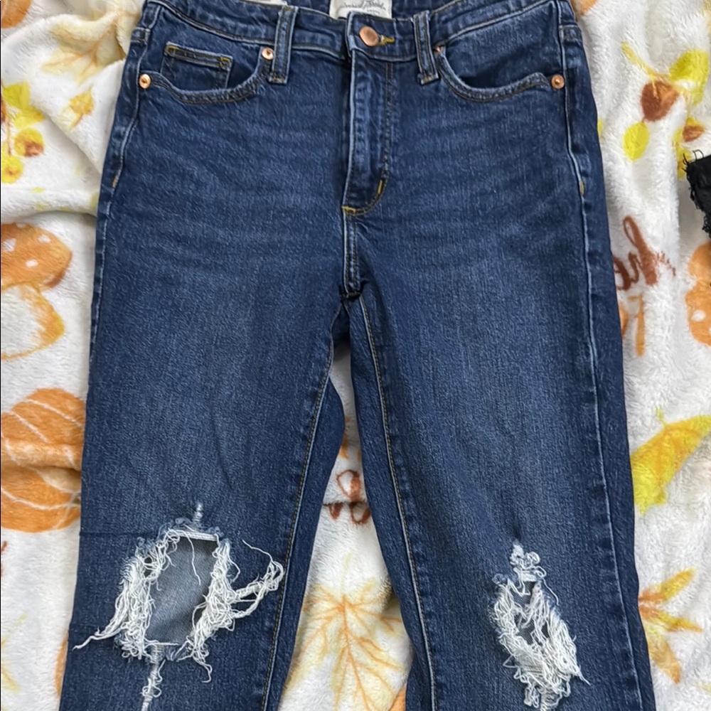 Universal Thread Blue Distressed Jeans